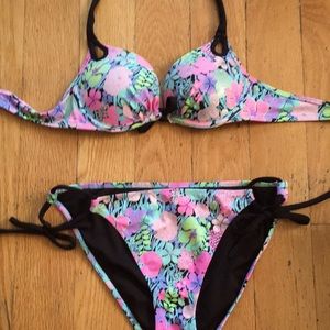 Victoria Secret Amazing condition bikini swimsuit 34A   Padded medium bottom